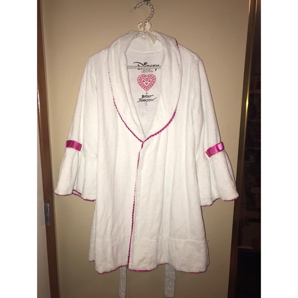 Betsey Johnson x Disney Robe - Picture 2 of 8